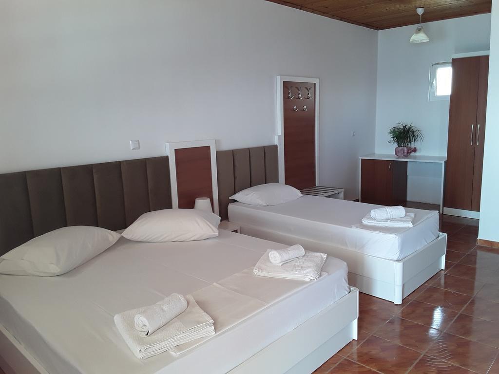 Hotel Riviera Qeparo Exterior photo